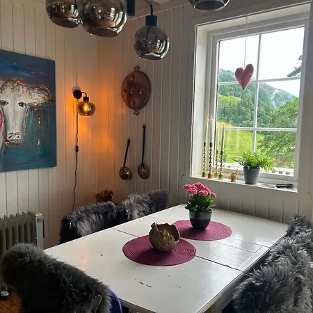 Kårstova Ved Sognefjorden Feriehus *