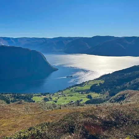Feriehus Kårstova Ved Sognefjorden *